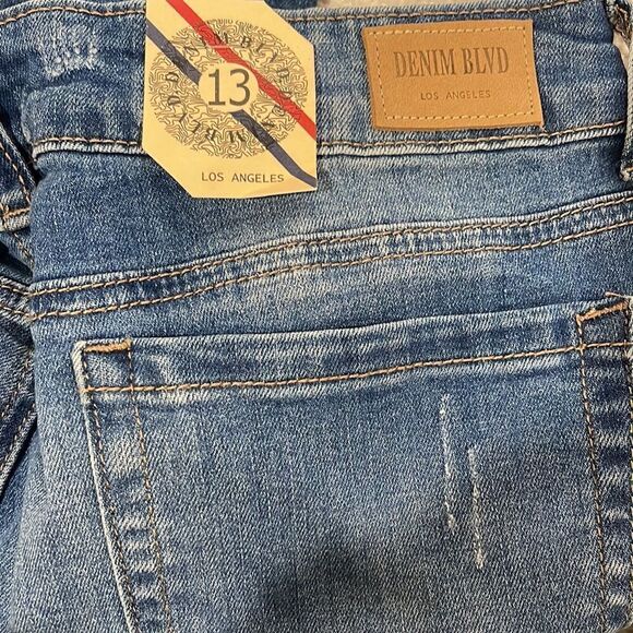 👖- DENIM BLVD Size 13 Distressed/ripped mid-rise / Girlfriend Jeans - Picture 9 of 15